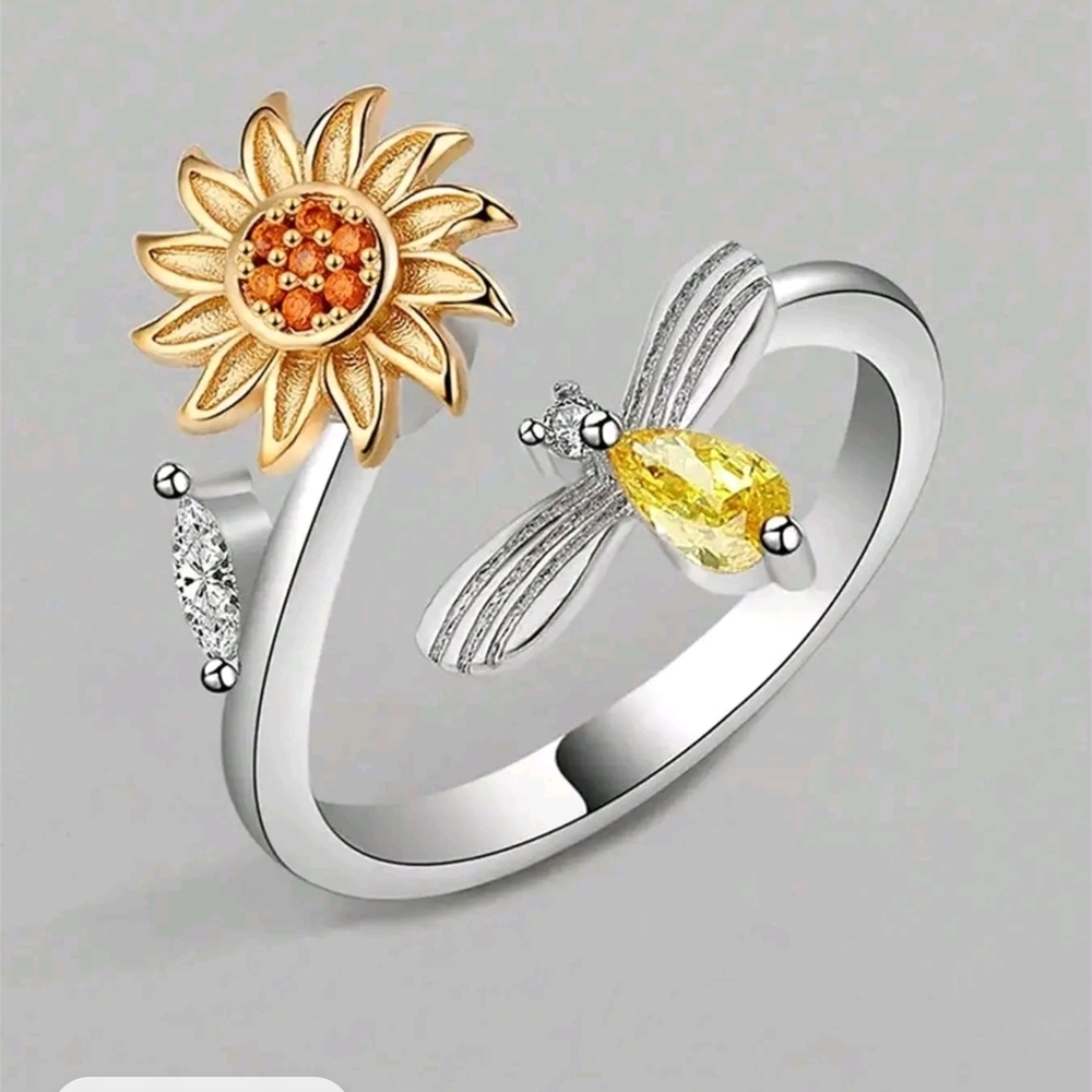 Sunflower and Bee CZ Silver Ring - Picture 3 of 4